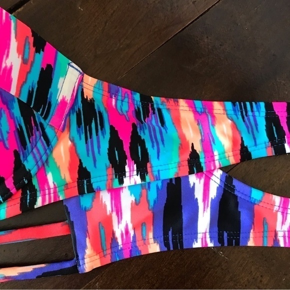 Xhilaration bikini two piece swim suit top. Size large. - Picture 5 of 7